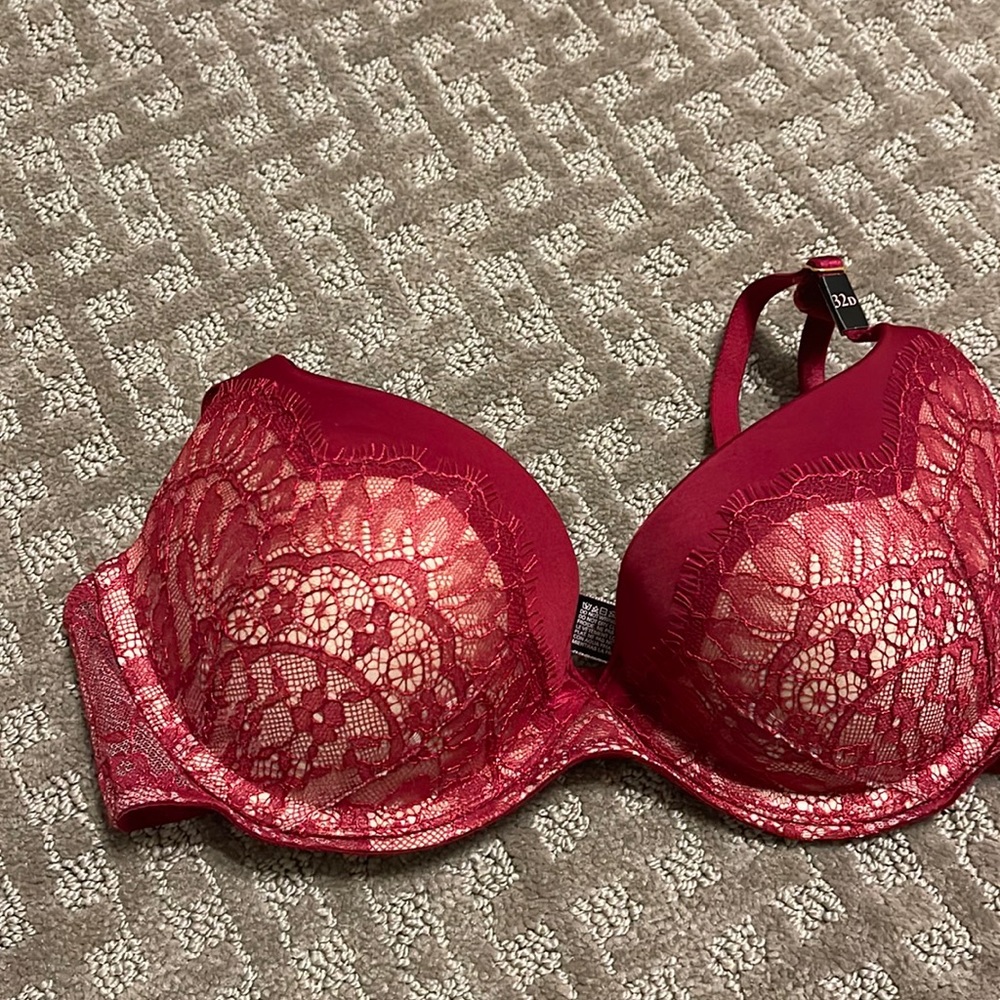 NWT Victoria Secrets bra size 32D